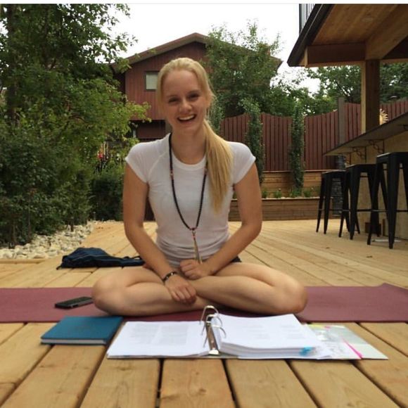 Meet your Posher, Courtney - Picture 1 of 1